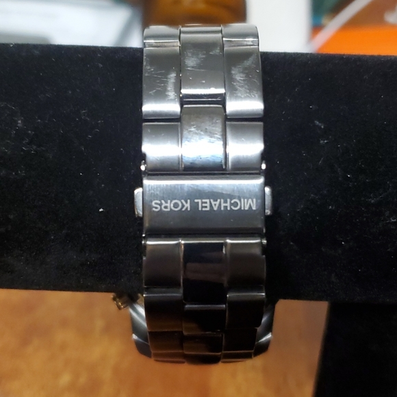 Michael Kors Watch - Picture 5 of 6